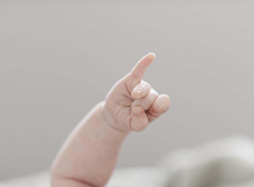 close up hand of newborn perth family photographer