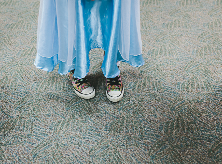 convers shoes and queen elsa dress