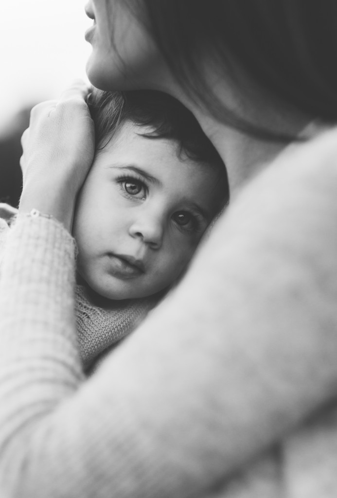 perth family photographer mother holding baby